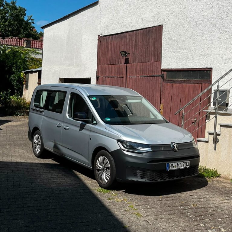 VW Caddy – Mietwagenverkehr Müller Silberner VW Caddy von Mietwagenverkehr Müller für Flughafentransfers im Raum Heilbronn